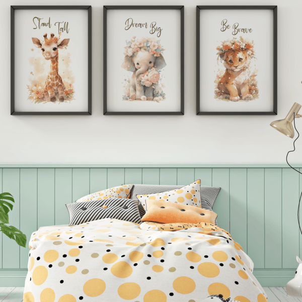çiçekli-safari-mockup-01-1x1-yakın Safari - Aslan, Zürafa ve Fil 3’lü Set- v02 - Doğal Ahşap Çerçeveli, Bebek ve Çocuk Odası Tablo Seti