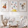 gezegenler-astronotlu-3lü-set-mockup Uzay Konseptli 3'lü Set - Gezegenler, Astronot - Doğal Ahşap Çerçeveli, Bebek ve Çocuk Odası Tablo Seti