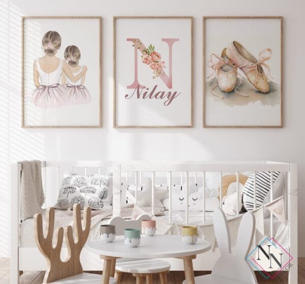 isme-özel-balerin-set-mockup-logo İsme Özel Anne- Kız Balerin Konseptli 3'lü Set - Doğal Ahşap Çerçeveli, Kız Bebek ve Çocuk Odası