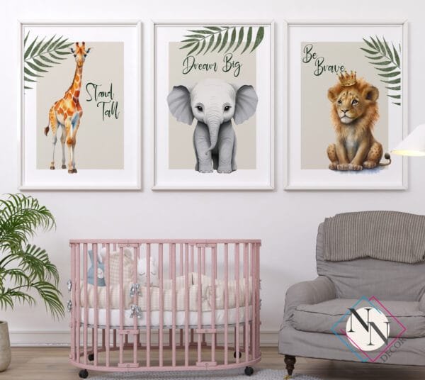 safari-3lü-mockup-beyaz Safari - Aslan, Zürafa ve Fil 3’lü Set- v01 - Doğal Ahşap Çerçeveli, Bebek ve Çocuk Odası Tablo Seti