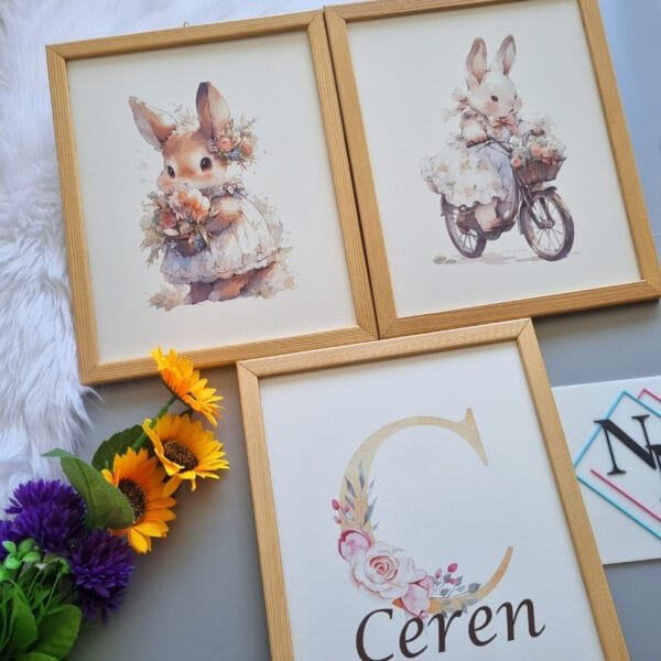 tavşanlar-3lü-set-yatay İsme Özel Tavşan Figürlü 3'lü Set - Doğal Ahşap Çerçeveli, Kız Bebek ve Çocuk Odası Tablosu