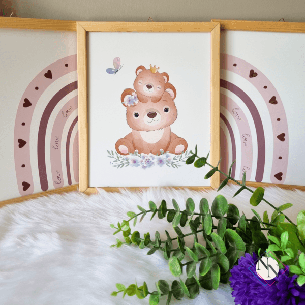 Nursery-Wall-Art-Bear-and-Rainbow-01 İsme Özel Oyuncak Ayı ve Gökyüzü Temalı 3'lü Set - Doğal Ahşap Çerçeveli, Kız Bebek ve Çocuk Odası