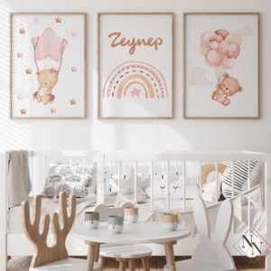 oyuncak-ayı-set-isimli-kız-mockup İsme Özel Oyuncak Ayı ve Gökyüzü Temalı 3'lü Set - Doğal Ahşap Çerçeveli, Kız Bebek ve Çocuk Odası